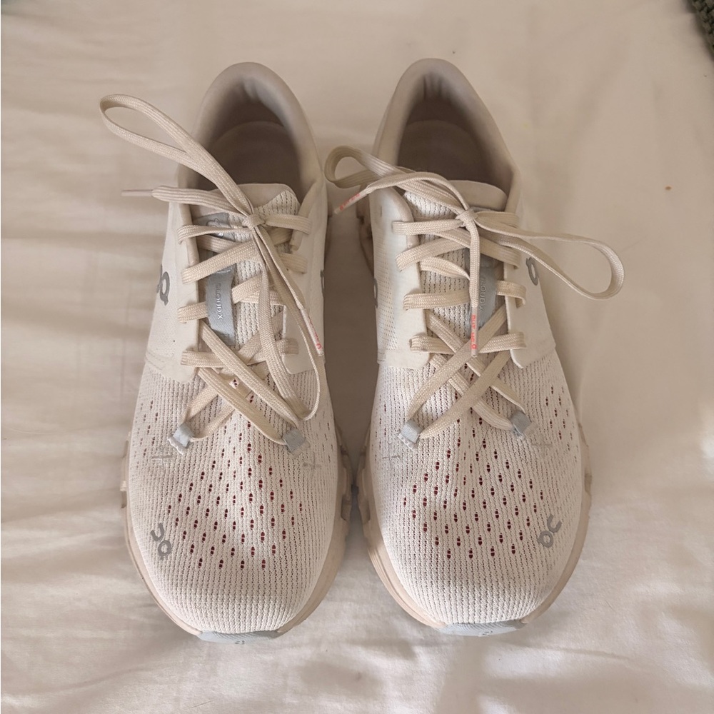 On Running Women's 7.5 Cloud X4 in Ivory/Salmon